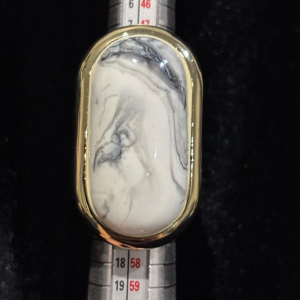 H by Halston large Oval marbled Cabochon gold tone Ring Size 6